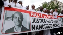 Une manifestation en l'honneur de Mamoudou Barry, près de Rouen, le 26 juillet 2019.