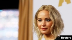 L'actrice Jennifer Lawrence , l'une des victimes du piratage numérique dont Ryan Collins a plaidé coupable devant un tribunal de Pennsylvanie 