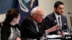 Bakal calon presiden dari Partai Demokrat Bernie Sanders berbicara dalam diskusi mengenai wabah virus corona di Romulus, Michigan, 9 Maret 2020. (Foto: AFP)