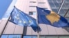 Arhiva, ilustracija - Zastave Evropske unije i Kosova.