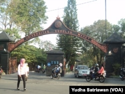 Suasana kampus UNS Solo (foto: VOA/Yudha Satriawan)