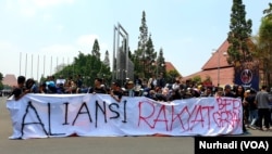 Ribuan mahasiswa Yogyakarta tergabung dalam Aliansi Rakyat Bergerak. (Foto:VOA/ Nurhadi)