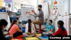 Substitute teacher Julian Consolla is seen with students at Mount Eagle Elementary School, in Alexandria, Fairfax County, Virginia. (Courtesy Donnie Biggs, Fairfax County Public Schools).