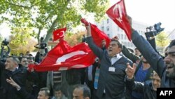 Başbakanlık önünde saldırıyı kınayan Ankaralılar