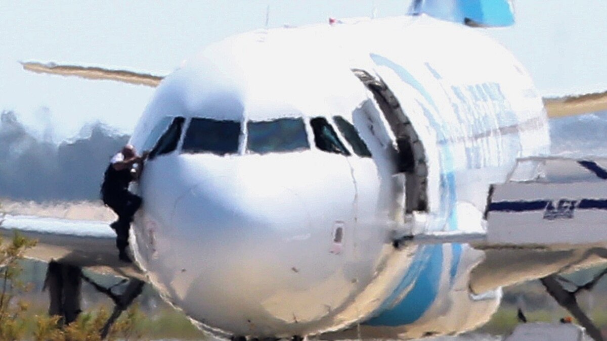 'Selfie of a Lifetime’ Snapped During EgyptAir Hijacking