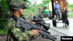 Según indican las autoridades colombianas, los soldados fueron detenidos cuando intentaban regresar a Venezuela.