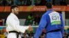 Egyptian Judoka Snubs Israeli Athlete Who Beat Him