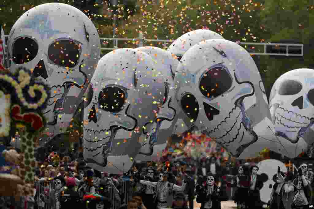 Парад до Дня мертвих у Мехіко. 28 жовтня, 2017 року.