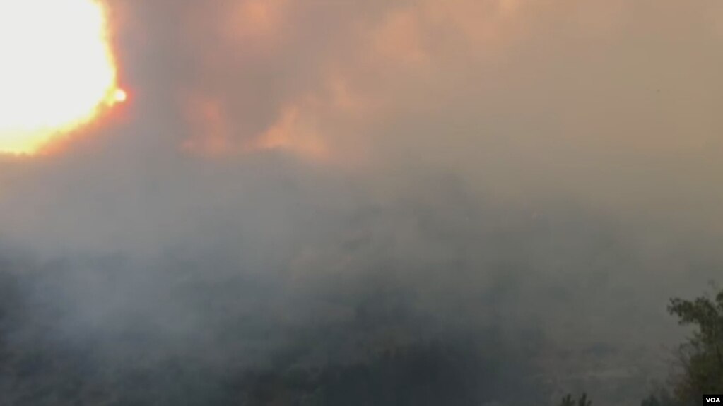 Zjarret vazhdojnë të kërcënojnë zona të ndryshme të Shqipërisë