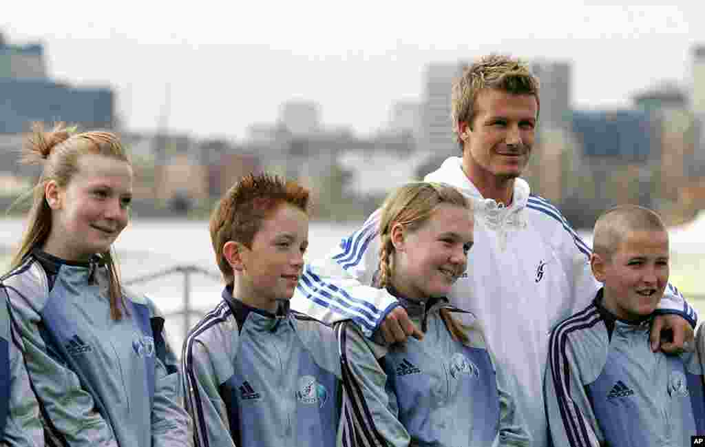 Beckham poses with students from his old school at the launch of the David Beckham Academy in London, March 14, 2005. 