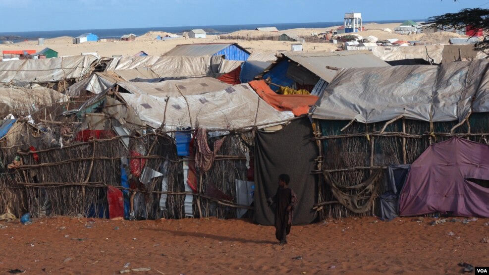 Camp Kismayo: Most returnees ended up living in camps. Unlike Dadaab camp in Kenya, camps here lack basic services, Kismayo, Somalia, Nov. 18, 2016. (M. Yusuf/VOA)