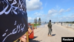 2015年3月30日基地组织努斯拉阵线成员在叙利亚把守哨卡