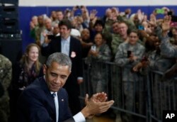 President Barack Obama turns to leave after speaking to and greeting service members at MacDill Air Force Base in Tampa, Fla., Dec. 6, 2016.
