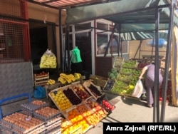 Kosovo - Stores in the multiethnic settlement of the Bosniak Mahala in North Mitrovica are working. This village is 200 meters away from the city center. Owners of Albanian ethnicity say that the Serbs from the north are trading freely for now. Kosovo - B