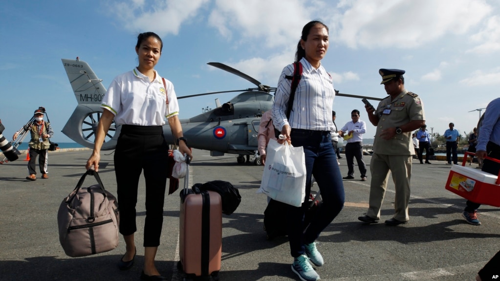 Nhân viên y tế Campuchia đến Sihanoukville để kiểm tra sức khoẻ hành khách và thuỷ thủ đoàn trên tàu Westerdam (ảnh chụp ngày 13/2/2020) 