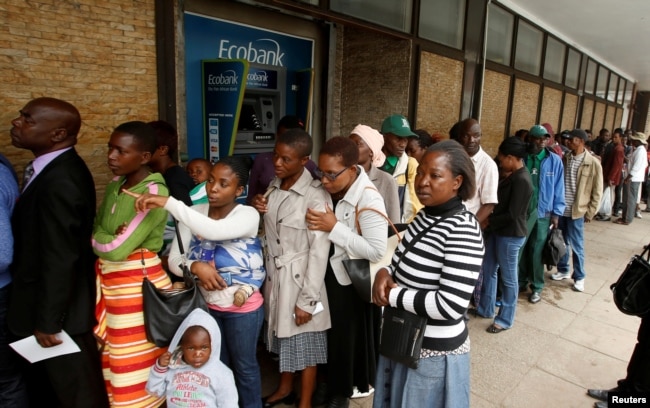 Zimbabwe Plagued by Lack of Cash as It Begins Post-Mugabe Era