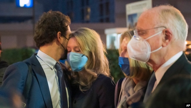 Elizabeth Holmes is consoled by her partner, Billy Evans, after leaving federal court after the verdict in San Jose, Calif., Monday, Jan. 3, 2022. Holmes was convicted of fraud in the Theranos case. (AP Photo/Nic Coury)