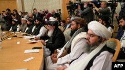 Anggota delegasi Taliban menghadiri konferensi internasional tentang Afghanistan di Moskow pada 20 Oktober 2021. (Foto: Alexander Zemlanichenko/AFP)