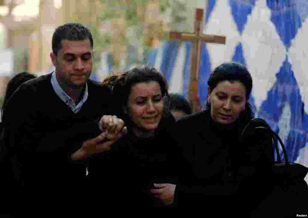 IŞİD Mısır&#39;ın başkenti Kahire&#39;de antik Kıpti Ortodoks Kilisesi yanındaki bir Hıristiyan mabetinde bombalı intihar eylemi düzenledi. Mabette ibadet eden 25 kişi hayatını kaybetti. 11 Aralık 2016 &nbsp; &nbsp; 