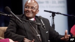 南非大主教图图2011年9月21日在社会公益峰会上发表演说