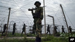 Border Security Force soldiers patrol the India-Pakistan border at Kanachak, about 15 kilometers (9 miles) west of Jammu, India. (file photo)