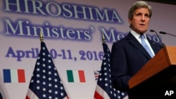 Waziri wa Mambo ya Nje wa Marekani, John Kerry akiongea na waandishi wa habari mwishoni mwa mikutano ya G7 huko Hiroshima, Japan.