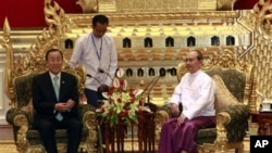 မြန်မာသမ္မတဦးသိန်းစိန် နှင့် ကုလအတွင်းရေးမှုးချုပ် ဘန်ကီမွန်းတို့ နေပြည်တော်မှာတွေ့ဆုံကြစဉ် (ဧပြီ ၃၀၊ ၂၀၁၂) 