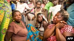 Une réfugiée congolaise pleure la mort de son enfant à cause du choléra, camp de Kyangwali, Ouganda, le 16 février 2018