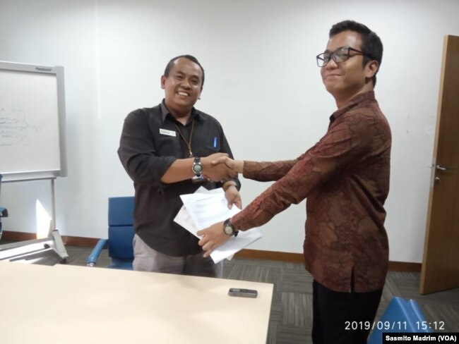 Sejumlah perwakilan Tim Advokasi Papua saat melapor ke Ombudsman Jakarta pada Rabu, 11 September 2019. (Foto: Sasmito Madrim/VOA)