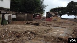 Spot where shops once stood in Abderdeen neighborhood, Freetown, Sierra Leone, September 13, 2015. (N. Devries/VOA)