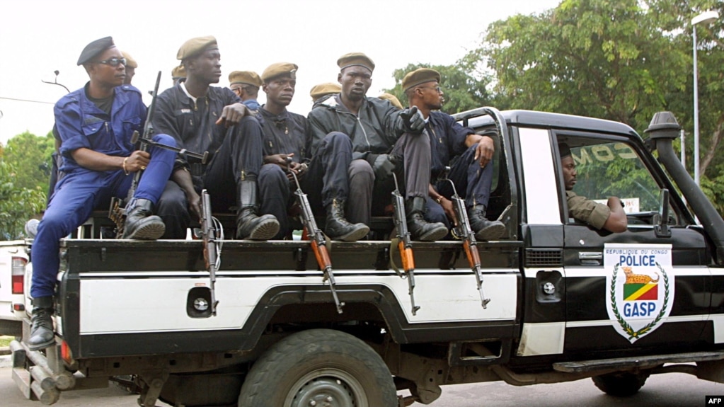 Les forces de police à Brazzaville, le 23 juin 2002.