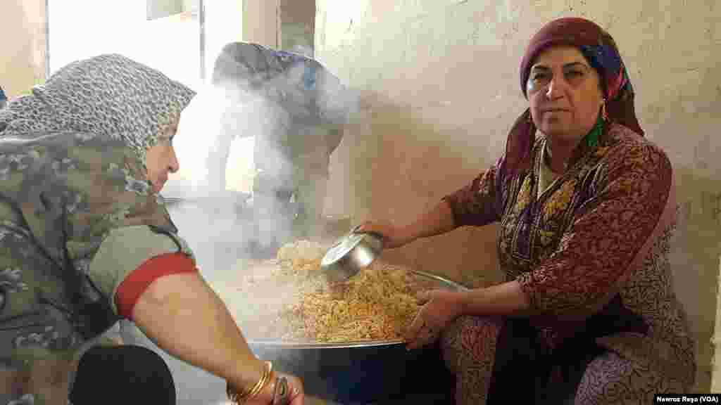 Kurdish mothers cooking