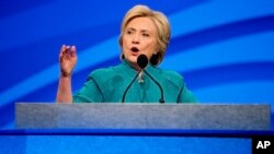 Bakal calon presiden Partai Demokrat, Hillary Clinton berbicara di Las Vegas Convention Center di Las Vegas (19/7). 