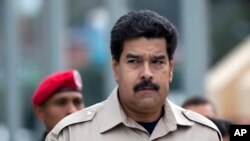 El presidente Nicolás Maduro anunció mayores controles de precios y ganancias para combatir la inflación,.