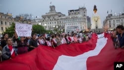 Manifestación contra la clase política peruana tras la renuncia del presidente Pedro Pablo Kuczynski, el jueves 22 de marzo.