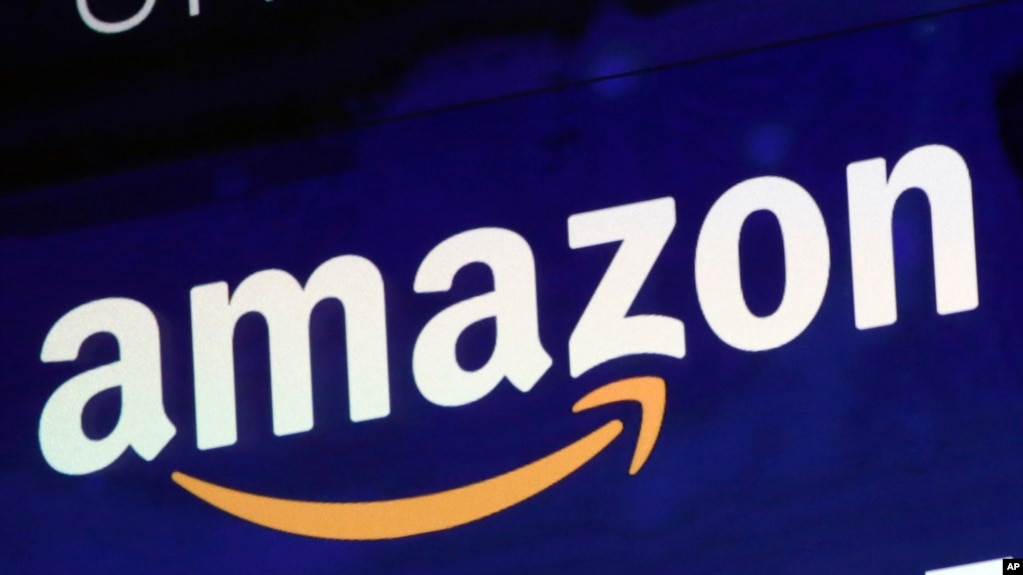 ARCHIVO-Logo de Amazon en una pantalla del Nasdaq MarketSite. Nueva York, 27-7-18.