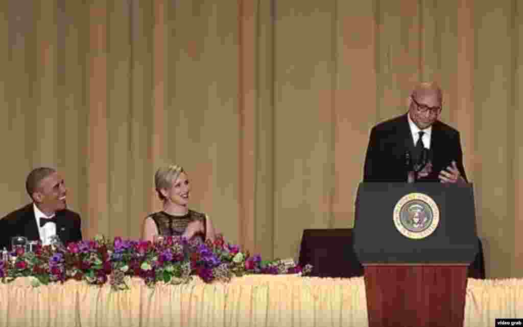 From left, President Barack Obama and Carol Lee of The Wall Street Journal listen as guest host Larry Wilmore speaks at the annual White House Correspondents' Association dinner at the Washington Hilton in Washington, April 30, 2016. 