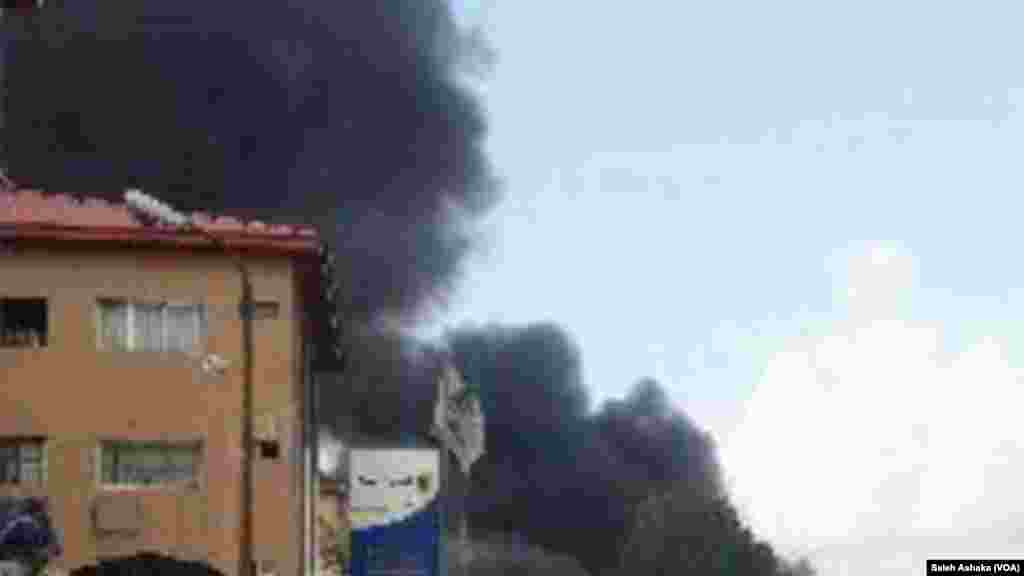 Explosão de uma bomba no Centro Comercial Plaza Banex, Junho 25, 2014