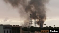 Fumée noire dans Benghazi, Dec. 11, 2014. 