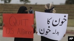 Women protest NATO helicopter attacks on Pakistani troops, Islamabad, Dec. 1, 2011.