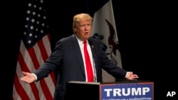 Donald Trump saat kampanye di Ottumwa, Iowa, Sabtu, 9 Januari 2016.