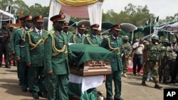 Soldiers carry the casket of Biafran ex-warlord Lieutenant Colonel Odumegwu Ojukwu during a national funeral ceremony in Nigeria's southeastern city of Enugu, March 1, 2012