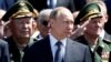 푸틴 러시아 대통령 "나토 공세 맞서 국방력 강화"