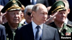 Президент России Владимир Путин (в центре). Москва. Россия. 22 июня 2016 г.