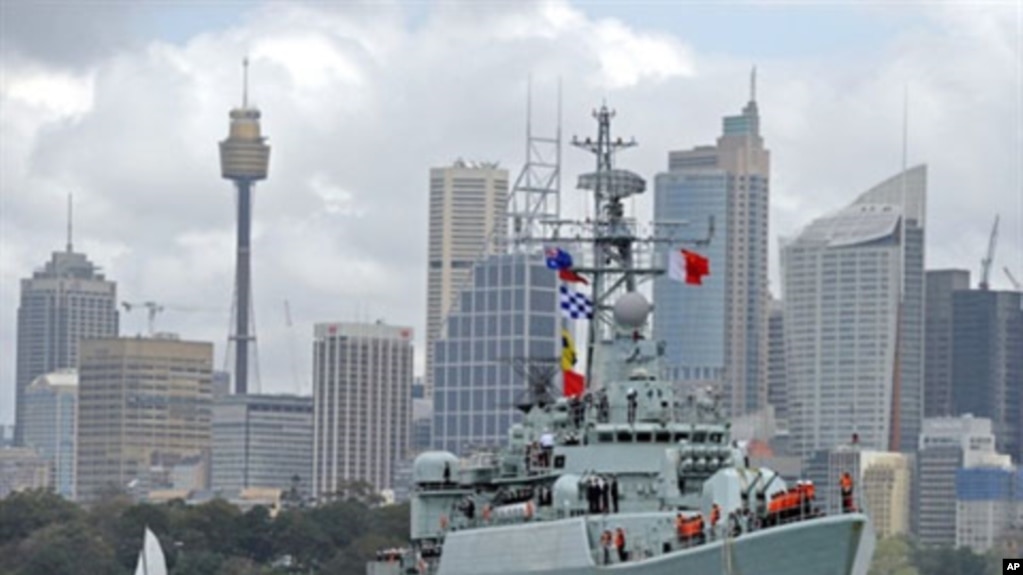 资料图：中国“绵阳”号导弹护卫舰驶进悉尼港口。（美联社2010年9月）(photo:VOA)