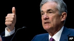 El jefe de la Reserva Federal, Jeremy Powell fue muy optimista en sus proyecciones económicas para EE.UU. durante la presentación de su informe ante un comité del Senado.
