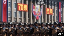 지난해 9월 평양 김일성 광장에서 열린 북한 정권 수립 70주년 열병식에서 군인들이 행진하고 있다.