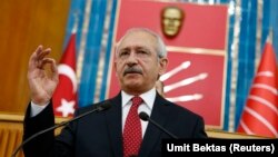 Seçimlerde milletvekili olarak yeniden aday gösterilmeyecekleri ve CHP Genel Başkanı Kemal Kılıçdaroğlu’nun üzerini çizdiği iddia edilen isimler ile yol ayrılığı süreci başladı