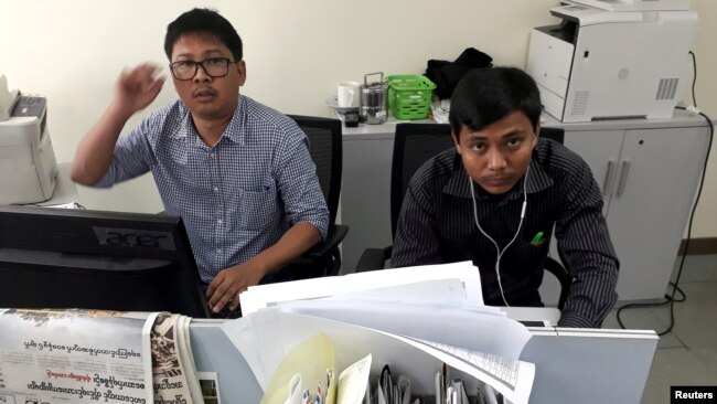 路透社记者瓦龙（左）与觉梭资料照（路透社）