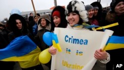 Crimean Tatars shout slogans during the pro-Ukraine rally in Simferopol, Crimea, Ukraine, March 10, 2014. 